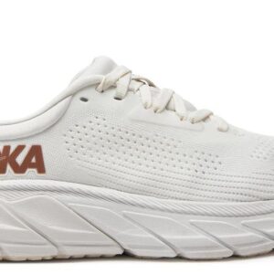 Las zapatillas de running de Hoka para mujer Arahi 7 blancas están preparadas para proporcionar una alta comodidad y estabilidad para cada entrenamiento y carrera. flavisport